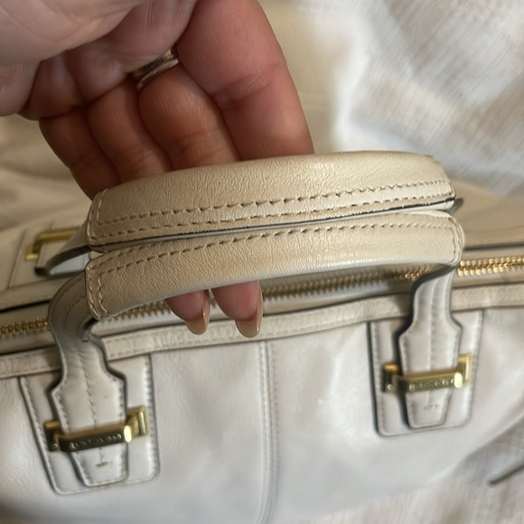 COACH- Taylor leather satchel in Ivory - F25296- GUC - Picture 11 of 17